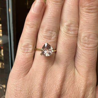 Loose Gemstone - 3.16ct Peach Sapphire