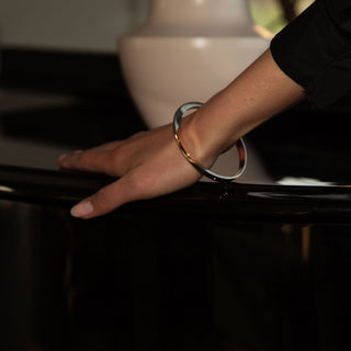 Round Tapered Bangle in Gold