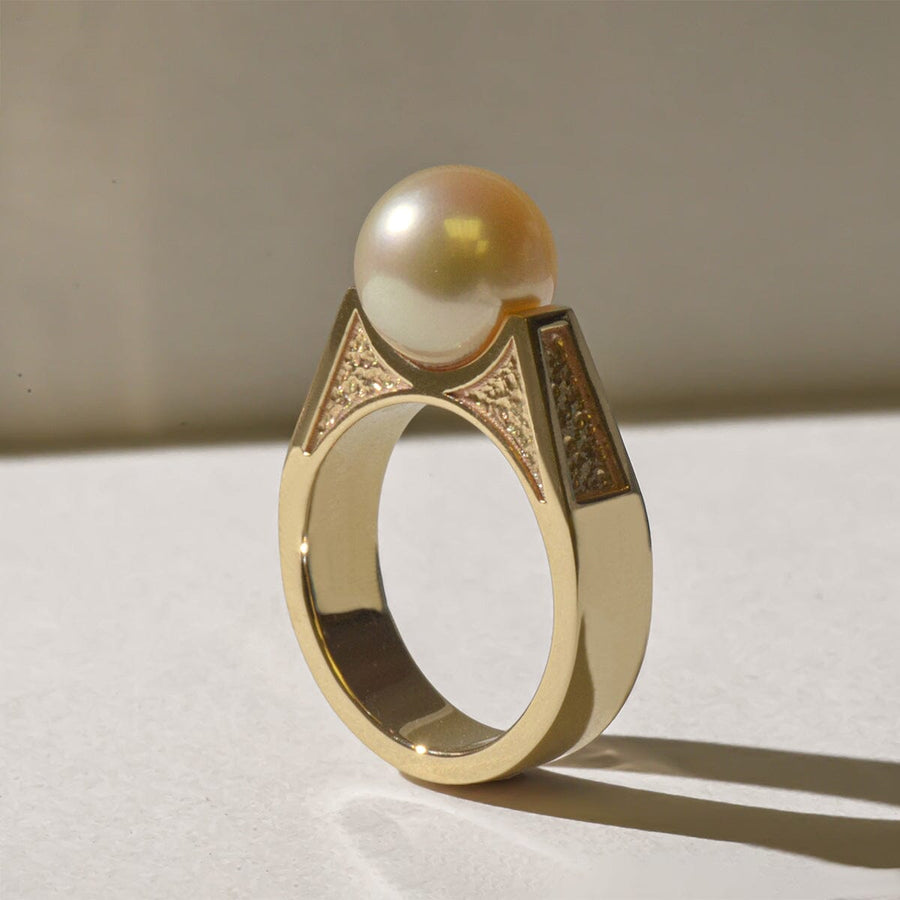 Pearl in Modernist Gold Design