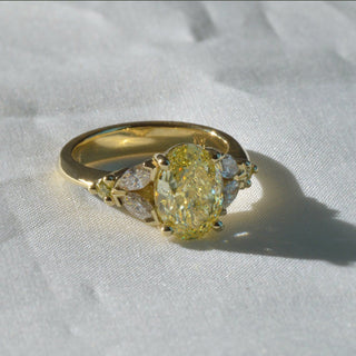 Yellow and White Diamonds in 18ct Yellow Gold